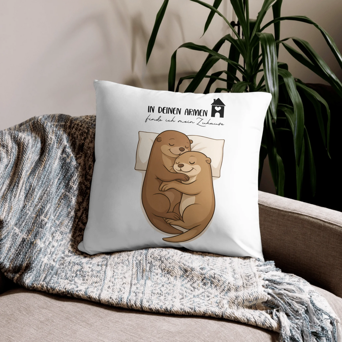 05_basic_pillow_lifestyle_22x22_base
