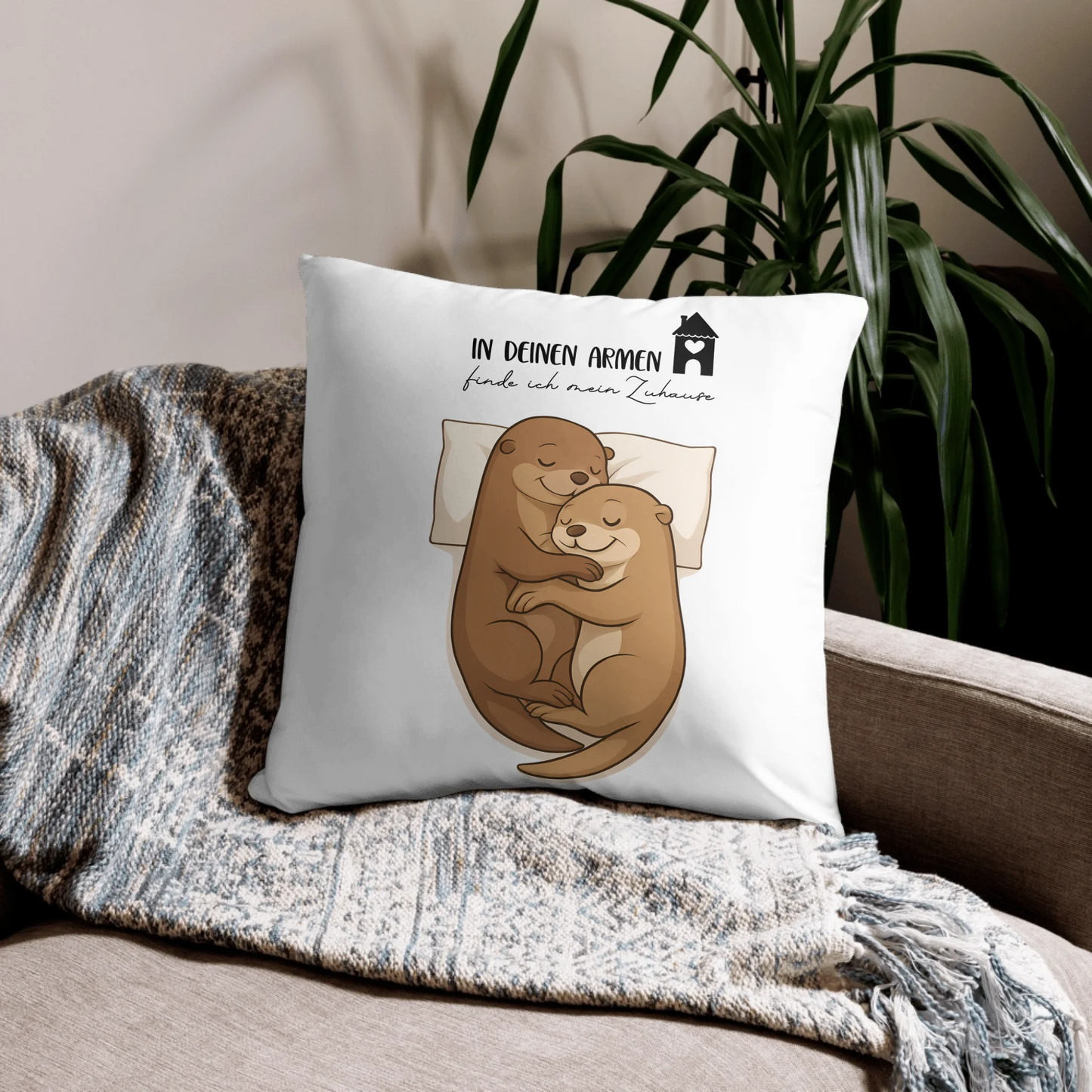 05_basic_pillow_lifestyle_22x22_base