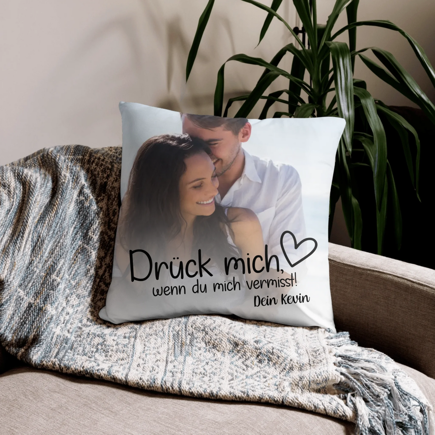 05_basic_pillow_lifestyle_22x22_base