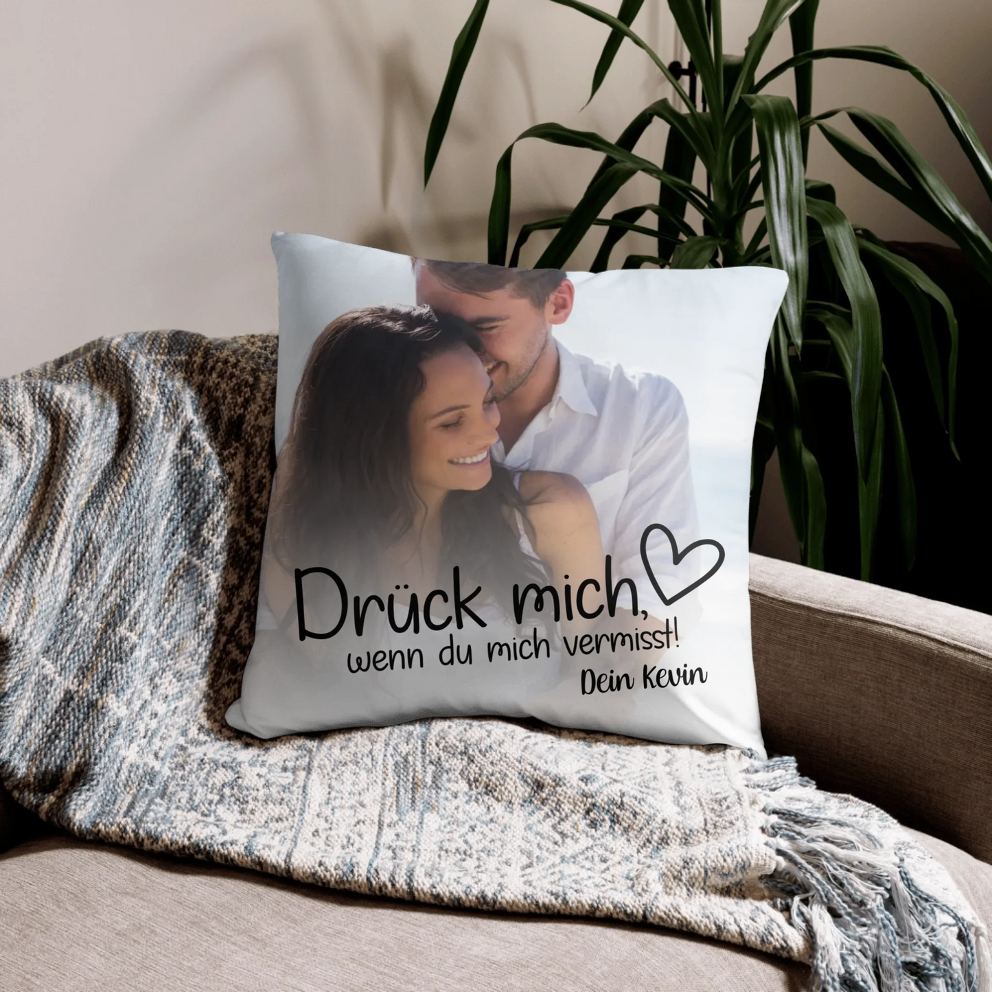 05_basic_pillow_lifestyle_22x22_base