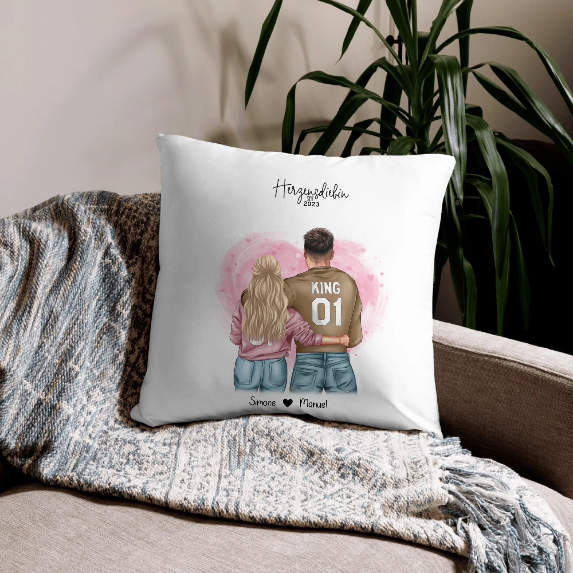 05_basic_pillow_lifestyle_22x22_base